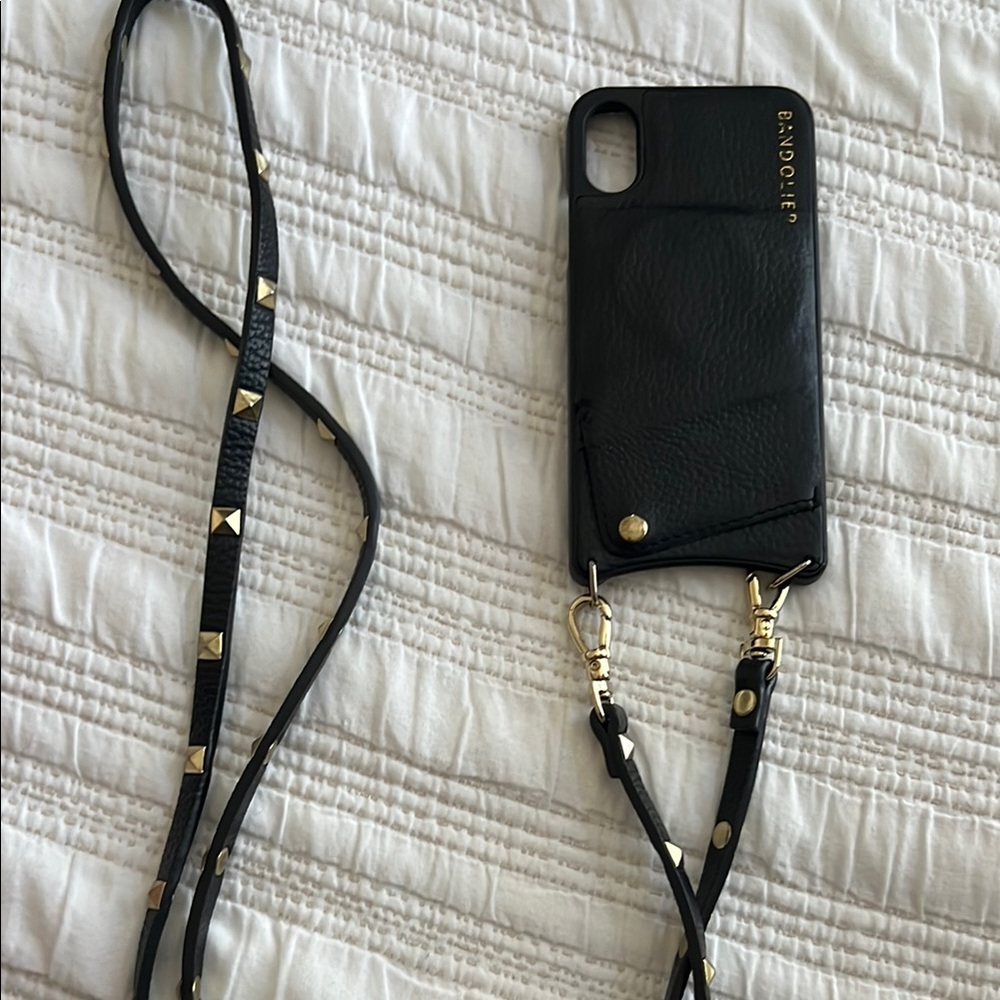 Black and Gold iPhone X/XS Case with Sleek Design - Picture 3 of 3
